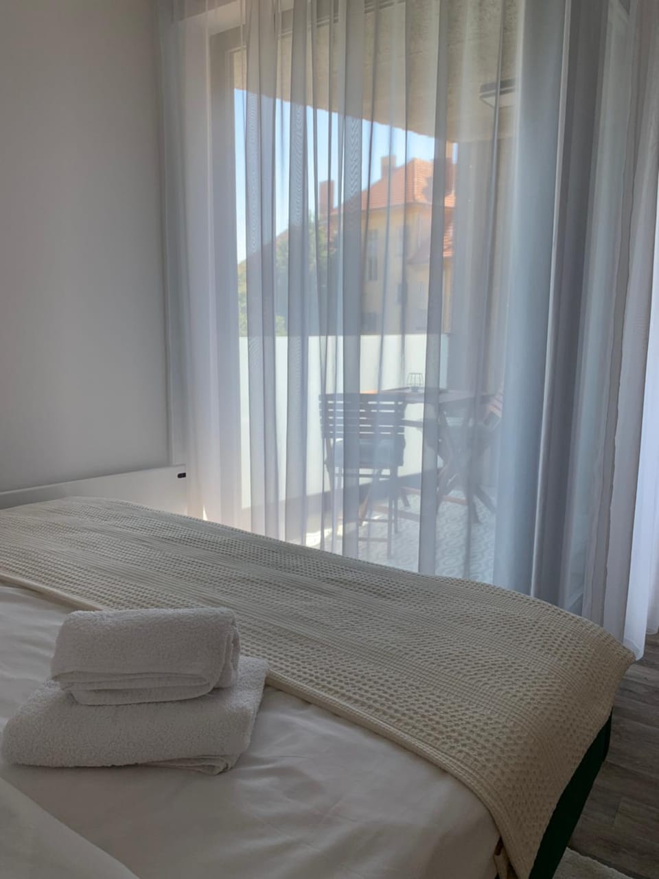 Bed, Bedroom, towels