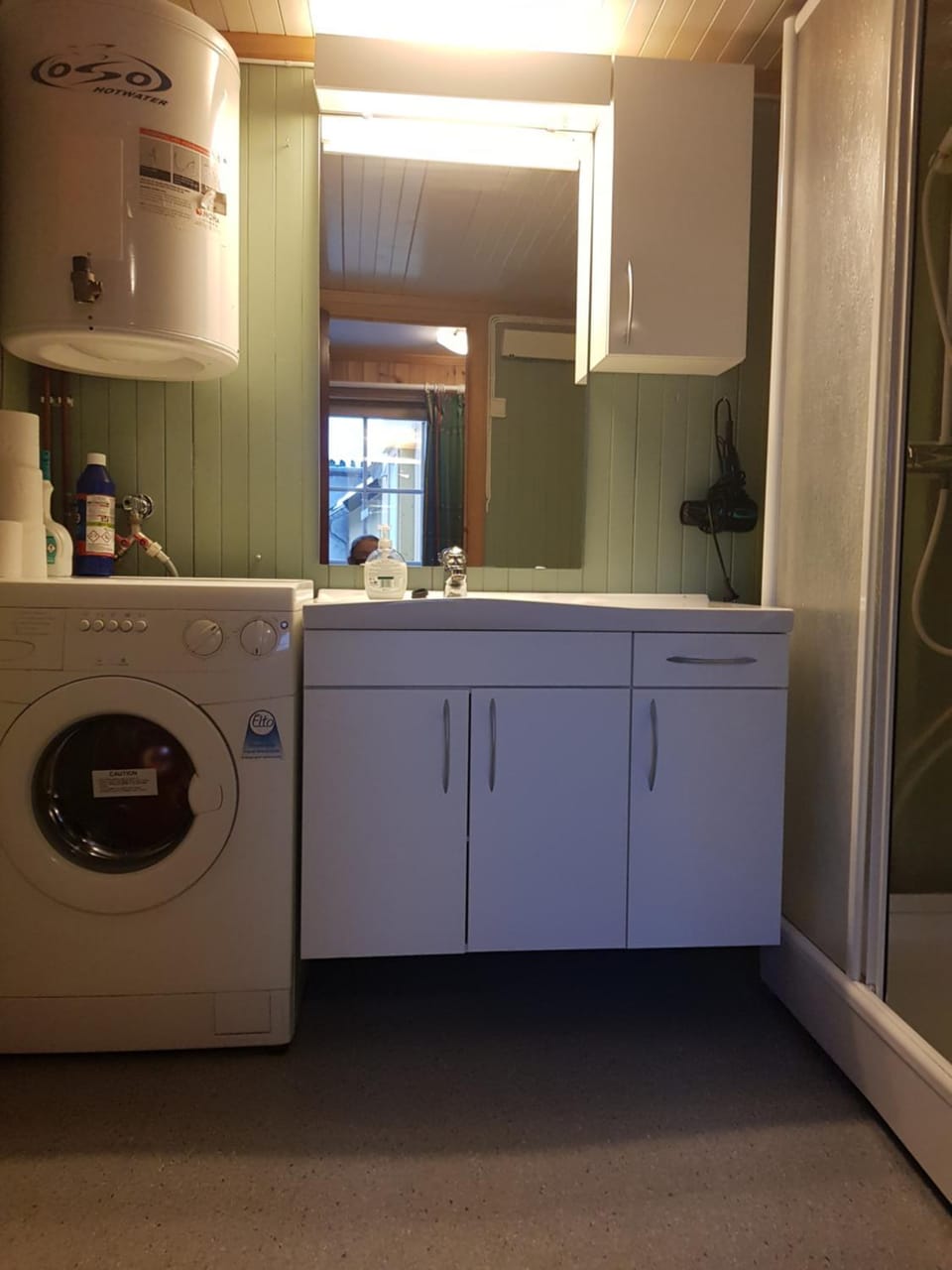 Bathroom, washing machine