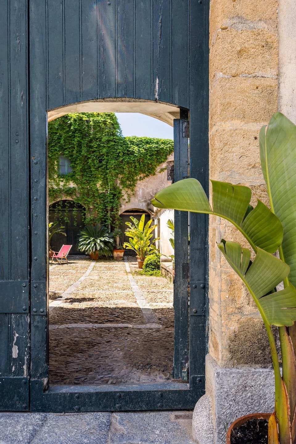 Day, Inner courtyard view