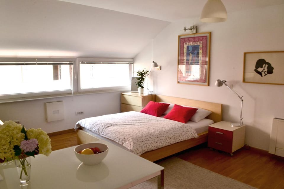 Bed, Photo of the whole room