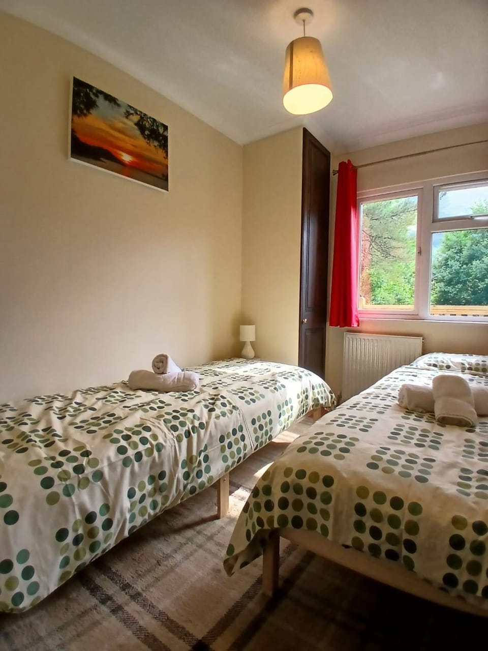 Bed, Bedroom, towels