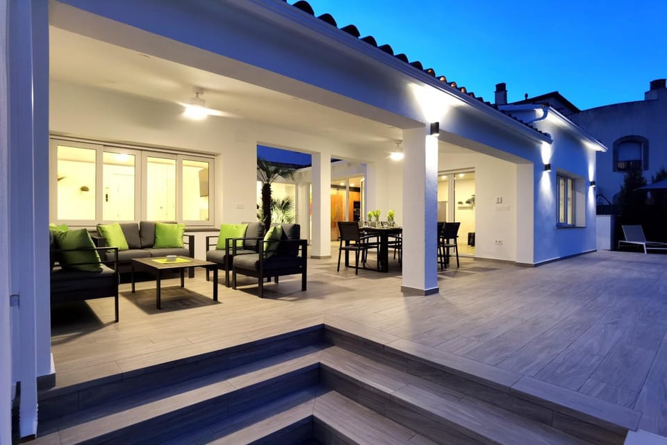 LEON INMO Villa Estrella - 12313 Villa in Alt Empordà