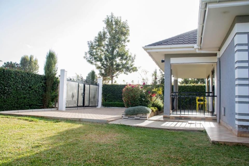 Property building, Spring, Day, Garden, Garden view
