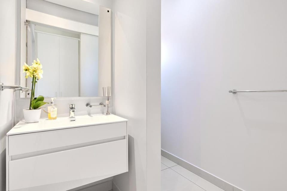 Modern Luxury apartment in Hyde Park, Sandton Apartment in Sandton