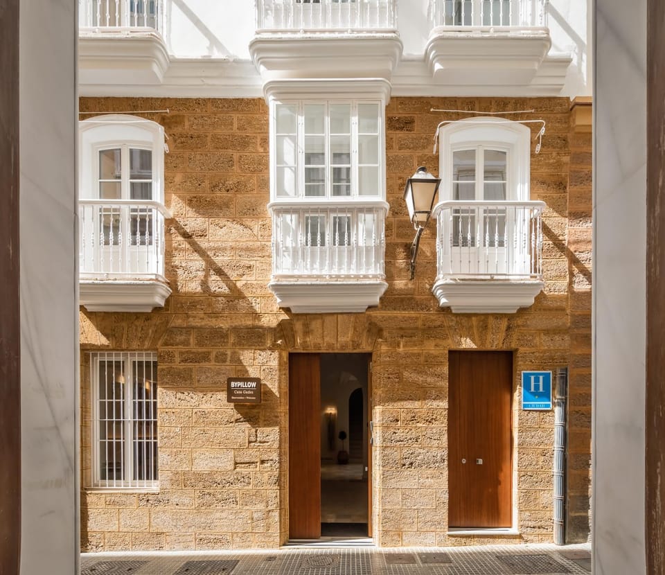 Property building, Facade/entrance