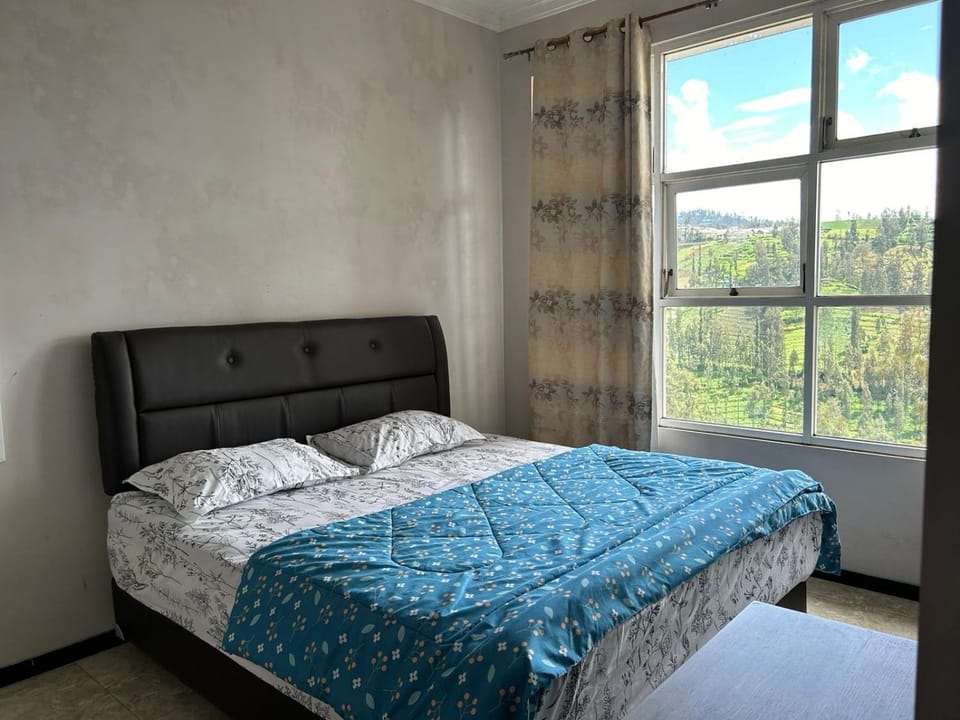 Bed, View (from property/room), Bedroom, Garden view, Garden view, Landmark view, Landmark view, Mountain view, Mountain view