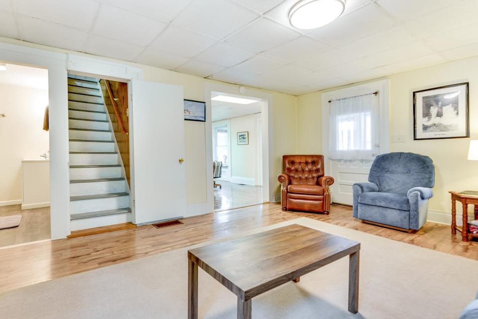 Point Breeze Vacation Rental, Walk to Lake Ontario House in New York