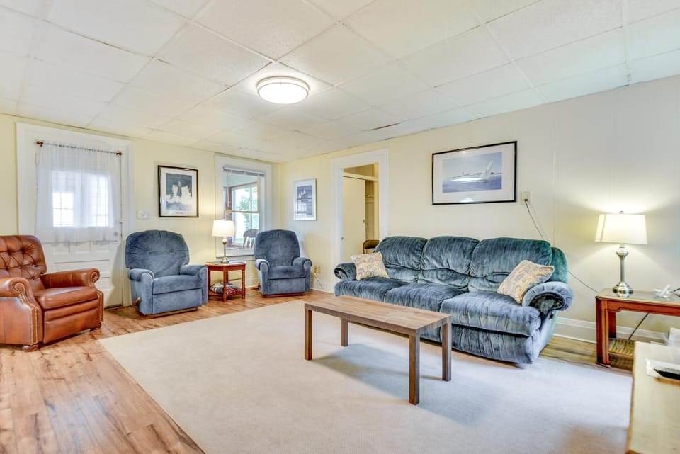 Point Breeze Vacation Rental, Walk to Lake Ontario House in New York