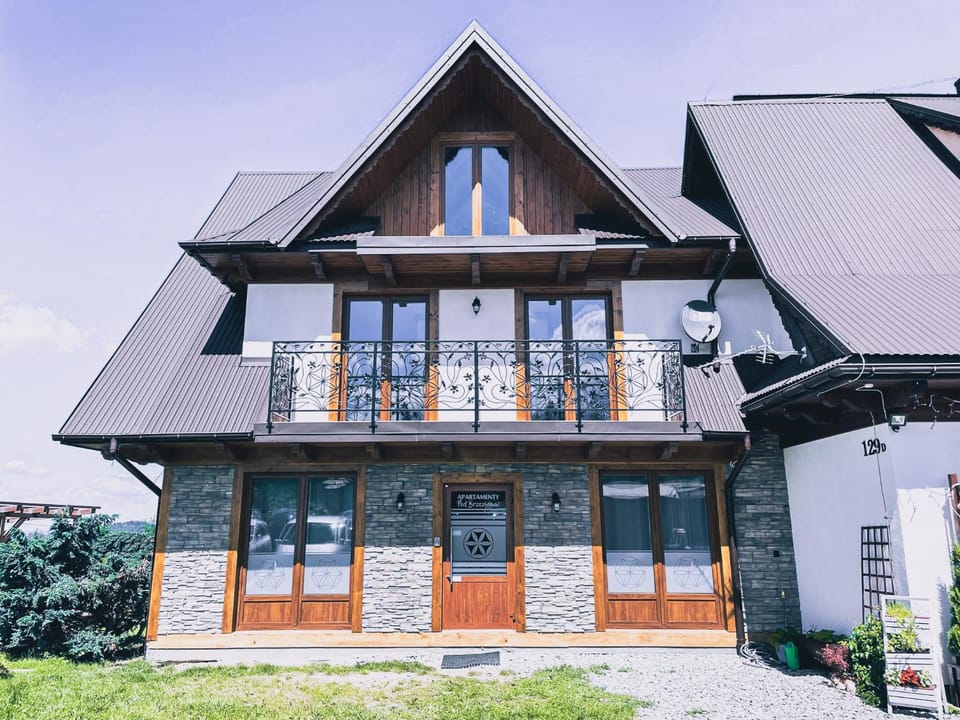 Property building, Day