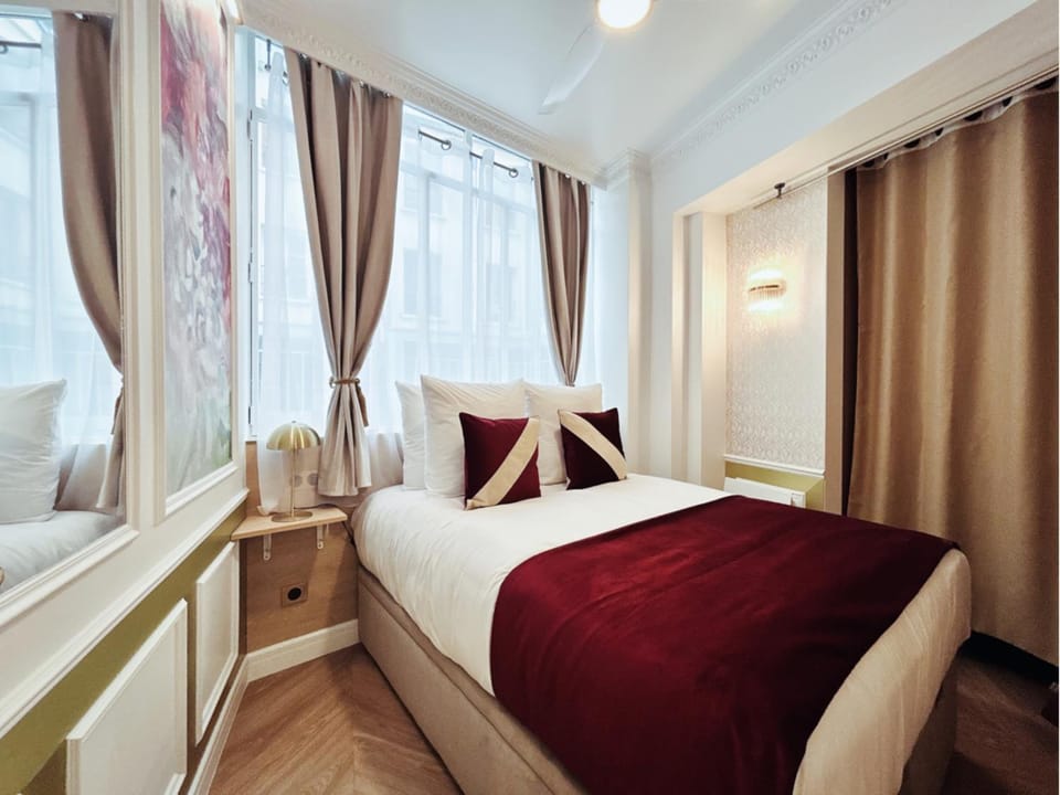 Bed, Photo of the whole room, Bedroom