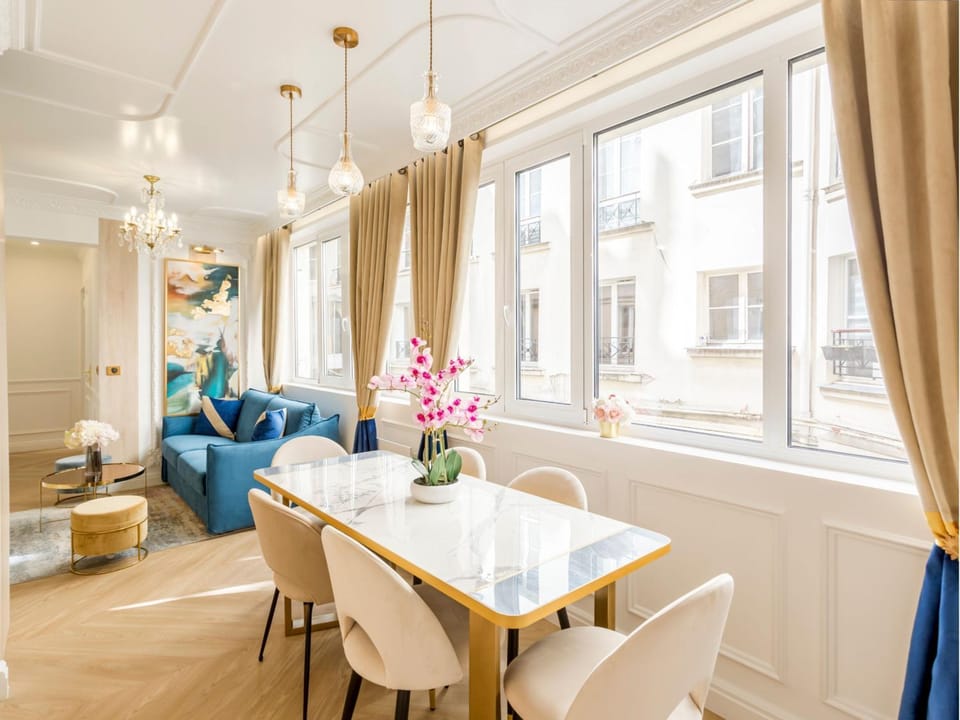 Living room, Seating area, Dining area