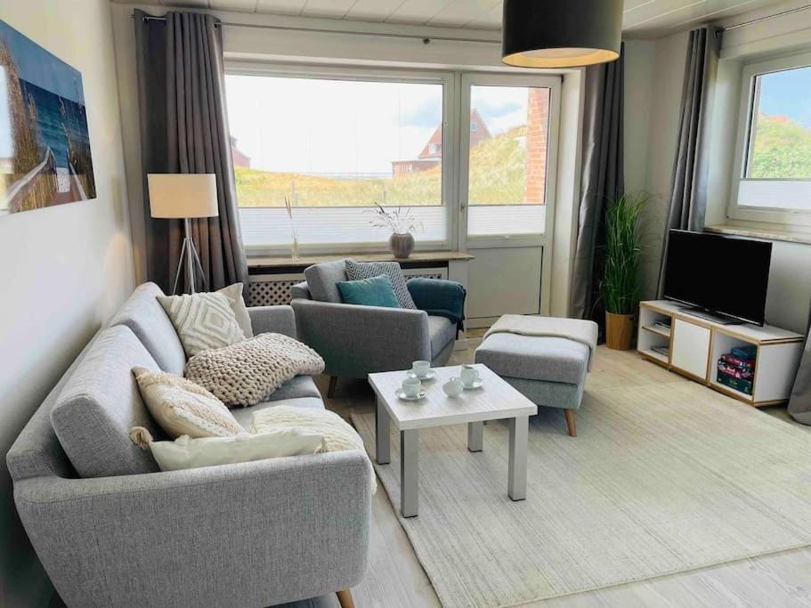 Communal lounge/ TV room, TV and multimedia, Living room, Seating area, Evening entertainment