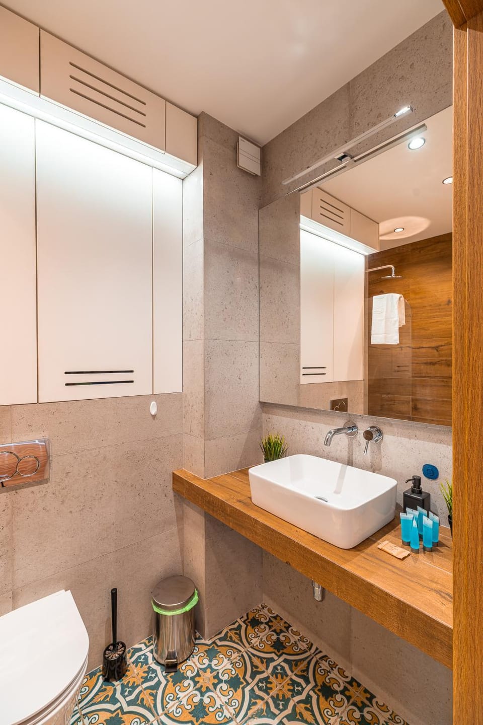 Bathroom, towels