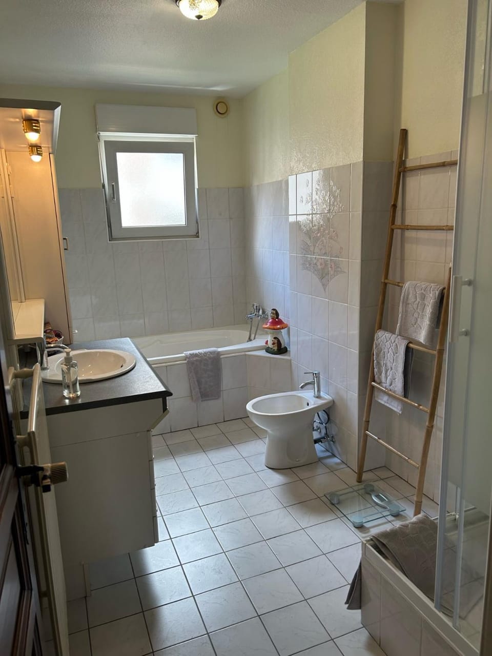 Shower, Bathroom, Bath, bidet, towels
