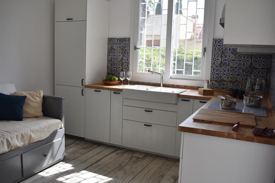 Kitchen or kitchenette, Dining area, dishwasher