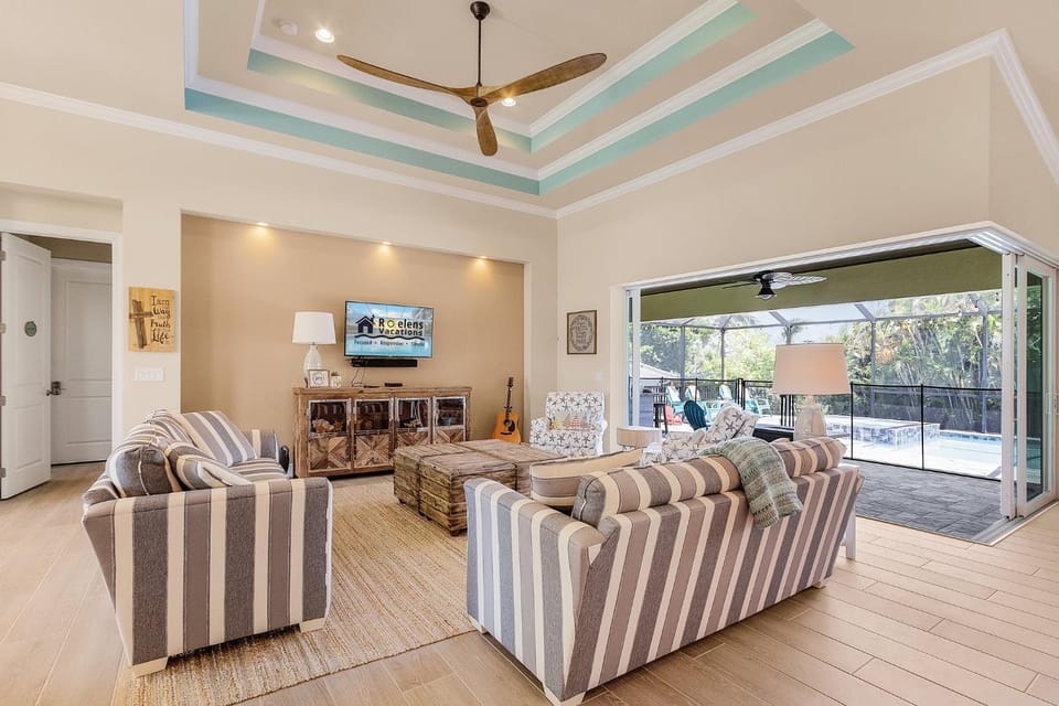 Yacht Club Area, Heated Saltwater pool & Spa -Villa Nana and Papa's Beach House, Cape Coral House in Cape Coral
