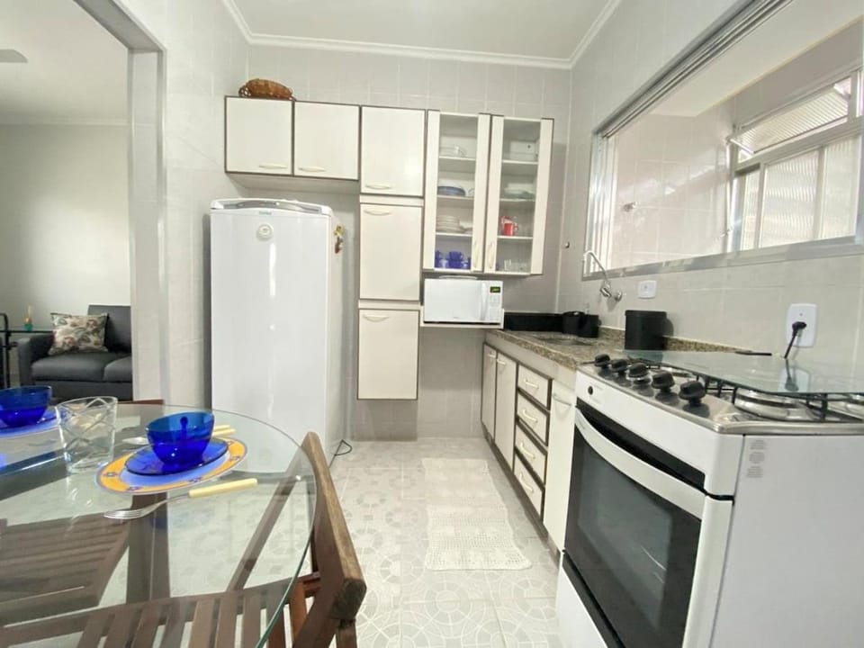Apartamento encantador próximo da Praia da Enseada Apartment in State of São Paulo