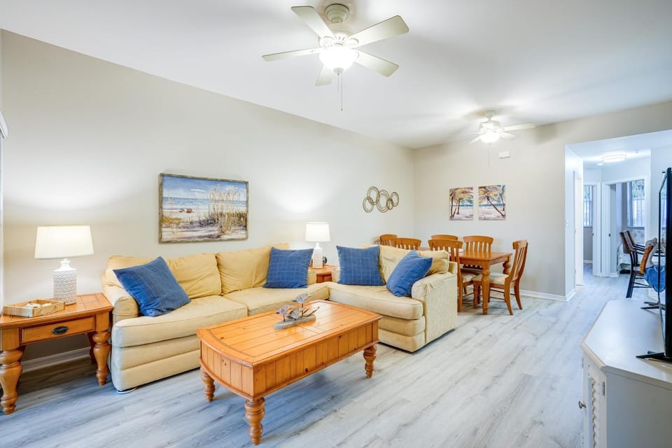 Fort Myers Condo: Community Pool + Fitness Center House in Iona