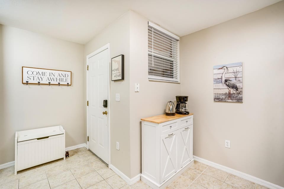 Fort Myers Condo: Community Pool + Fitness Center House in Iona