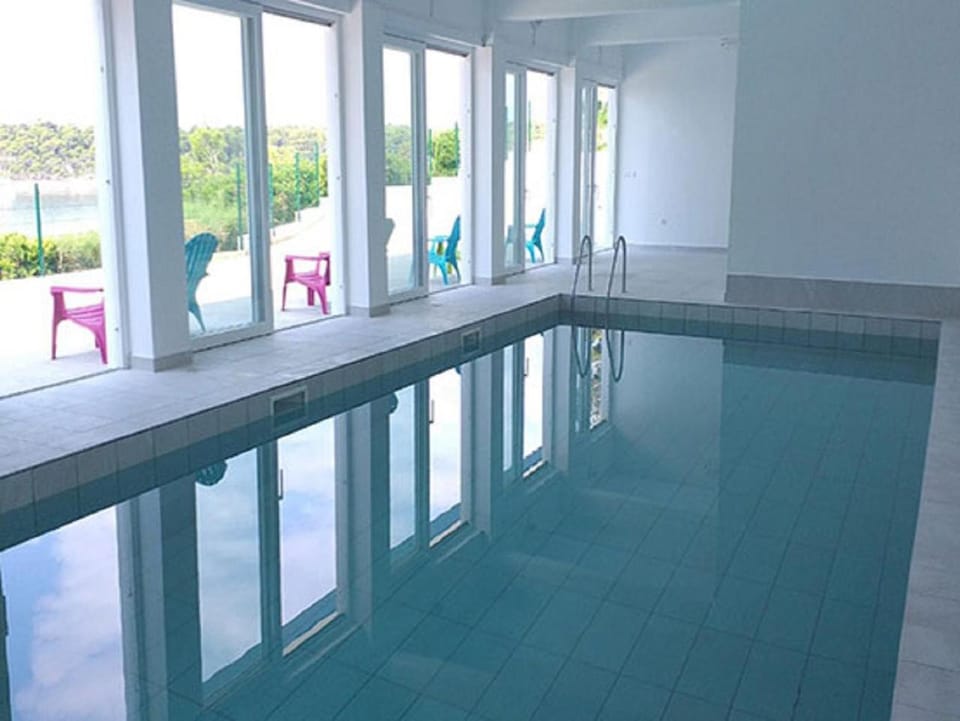 Swimming pool, Swimming pool
