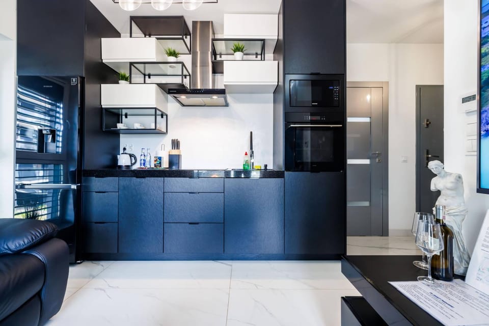 Kitchen or kitchenette, dishwasher, microwave, minibar, oven, stove, stove, kitchen