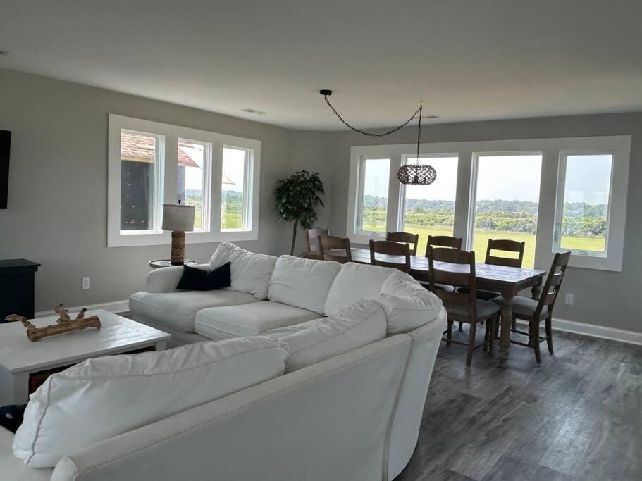 Living room, Dining area