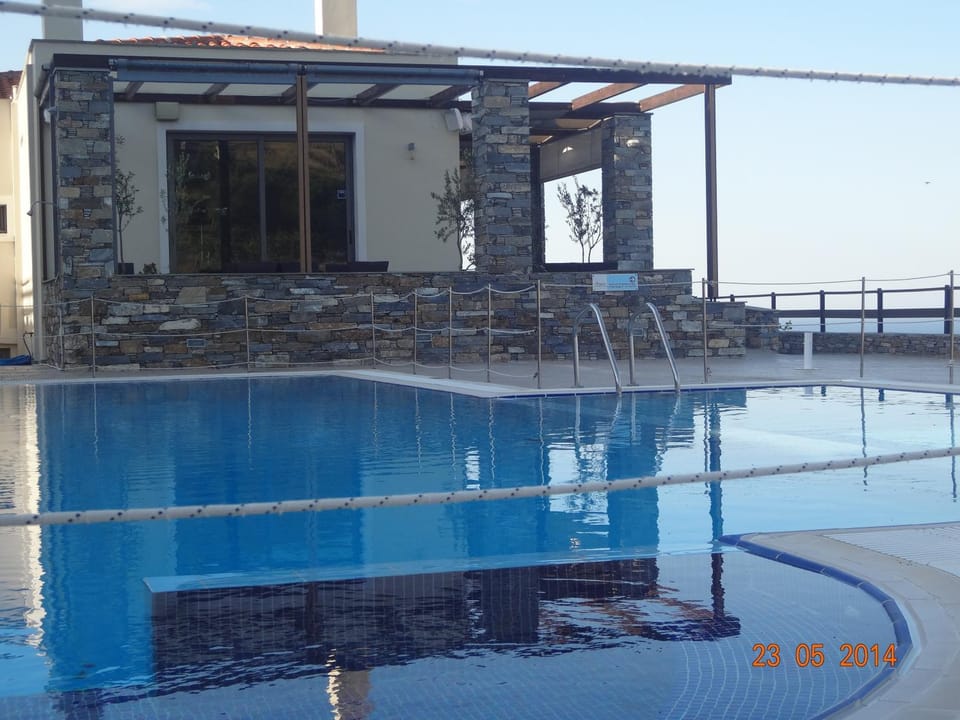 Facade/entrance, Swimming pool