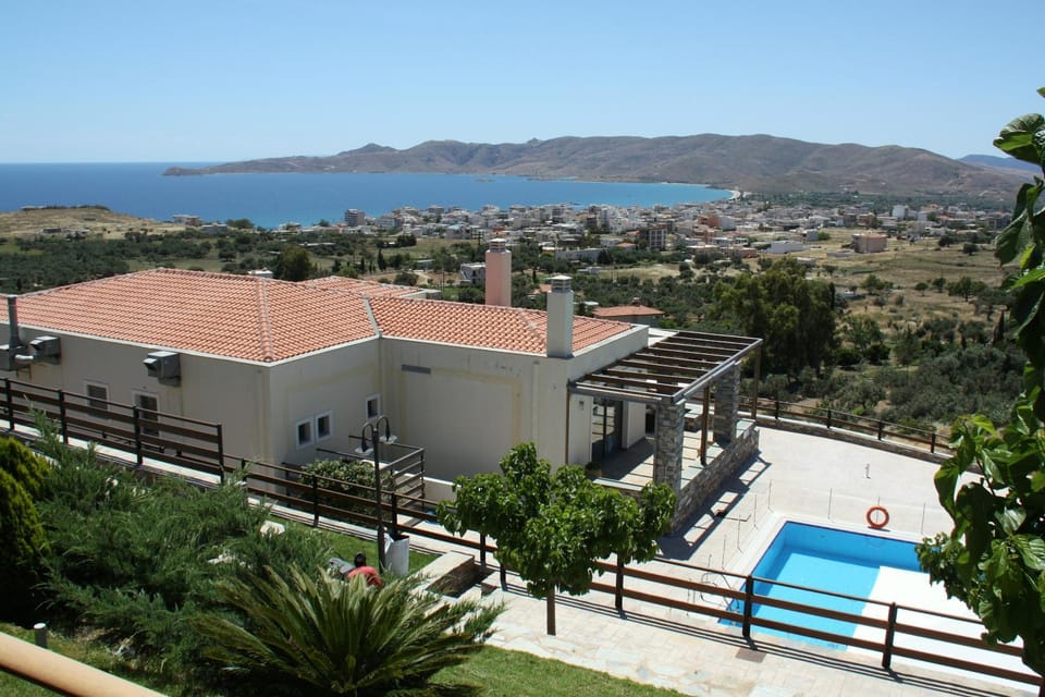 Facade/entrance, Swimming pool