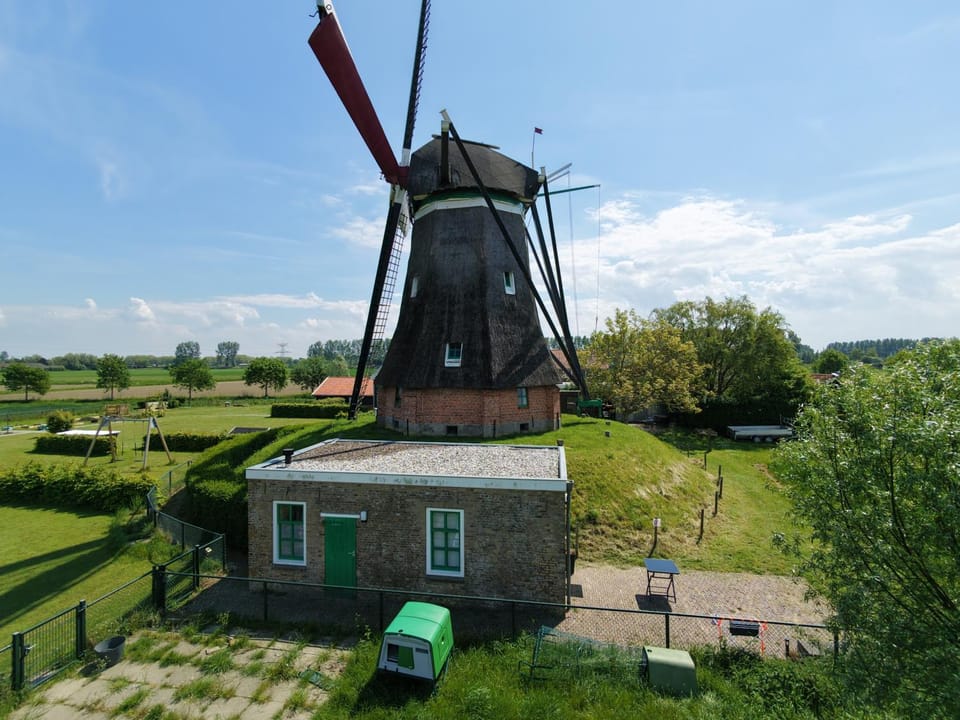 Property building, Nearby landmark, Spring, Day, Natural landscape, Garden, Landmark view, Area and facilities