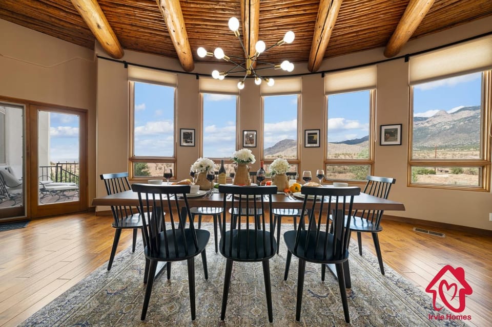 Elena's Sandia Sanctuary - An Irvie Home House in Albuquerque