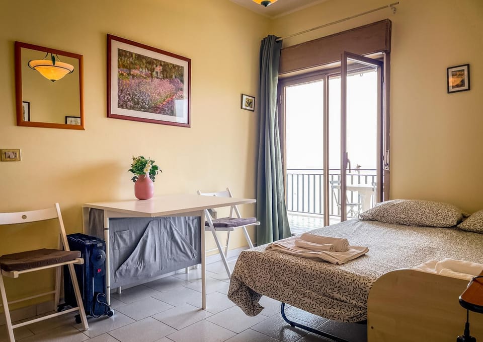 Bed, Photo of the whole room, Seating area, Bedroom