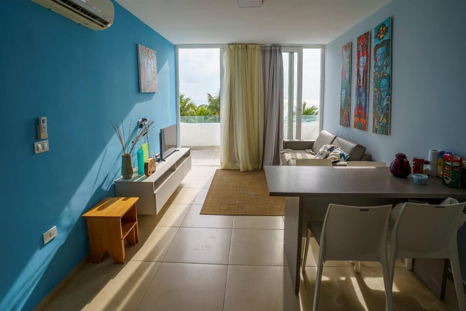 TV and multimedia, Kitchen or kitchenette, Living room, Seating area, Dining area, air conditioner