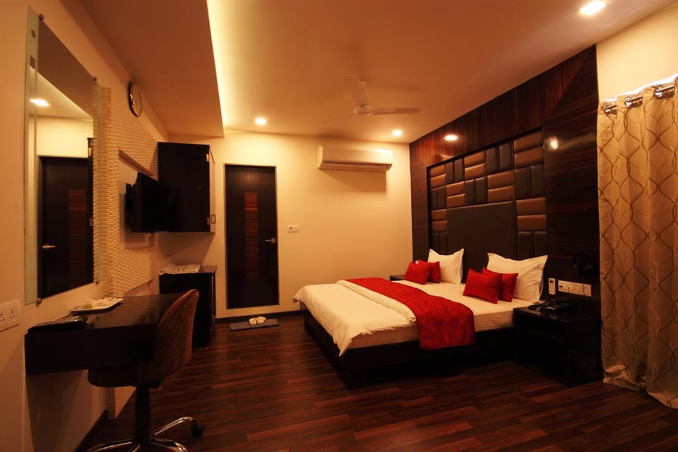 Bed, Photo of the whole room, Bedroom