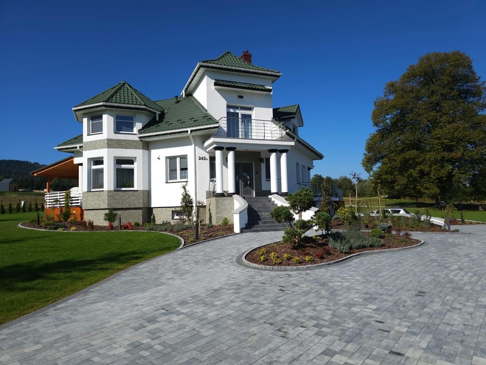 Property building, Spring, Day, Garden