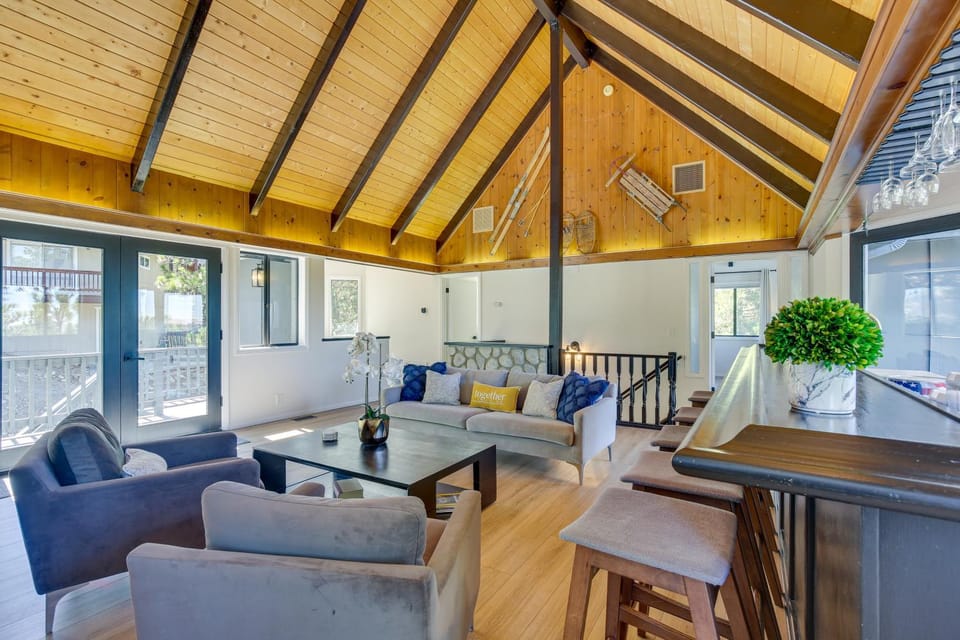 3 Decks, Game Room and Views Lake Arrowhead Home! House in Lake Arrowhead