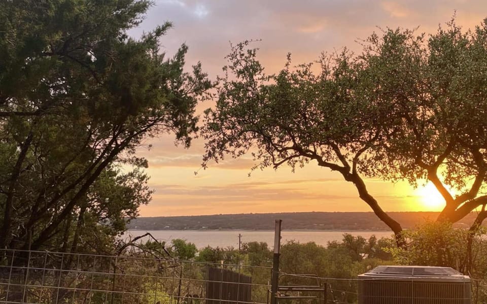 Ranchette Apartment- beach access small lake view Apartment in Lake Buchanan