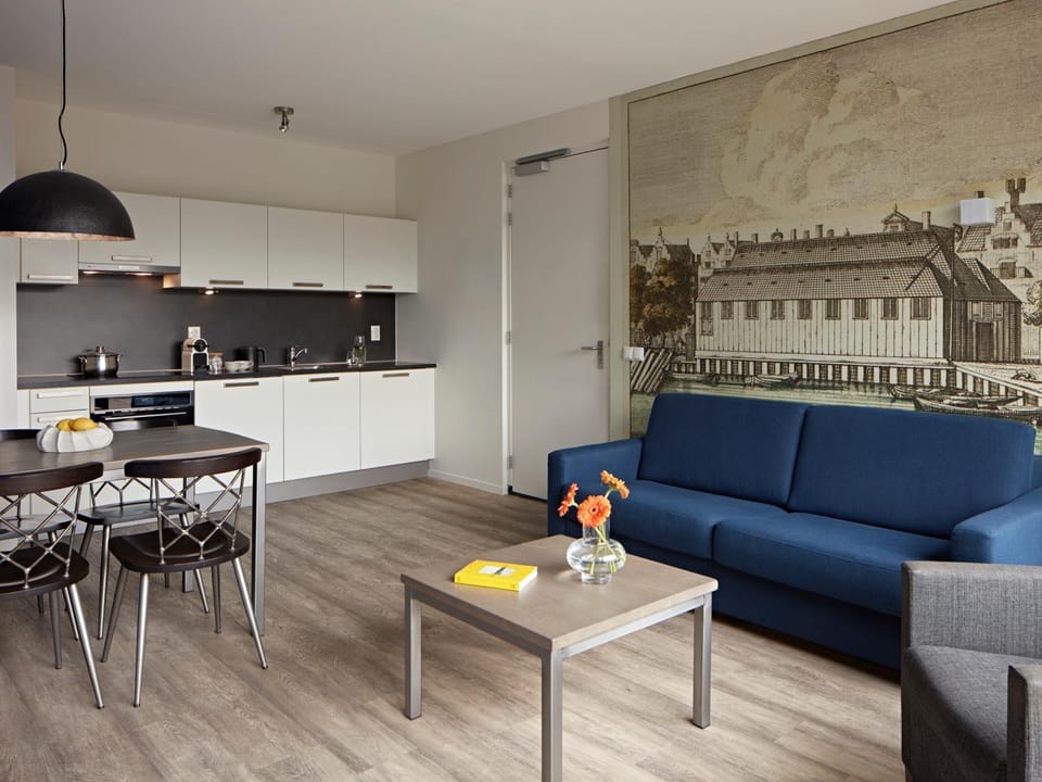 Kitchen or kitchenette, Seating area, Dining area