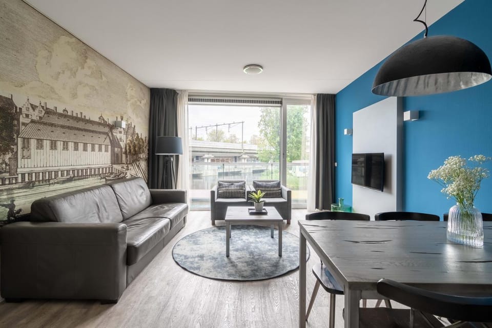 TV and multimedia, Seating area, Dining area