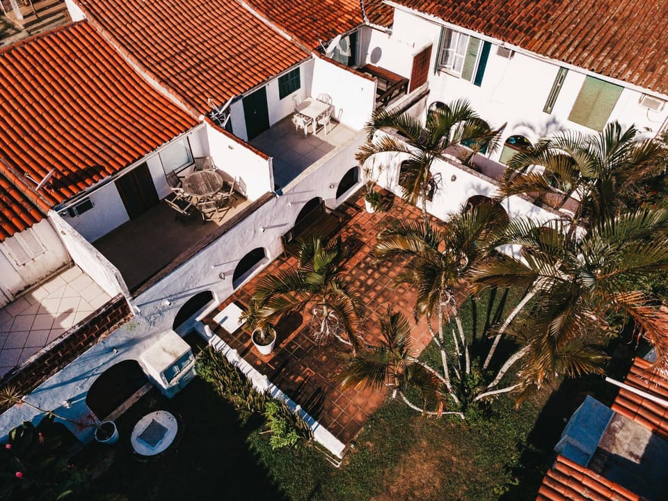 Casa em condomínio a 50mt da praia dos ossos House in Armacao dos Buzios