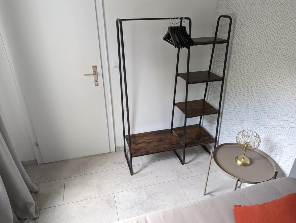 Photo of the whole room, Bedroom, wardrobe