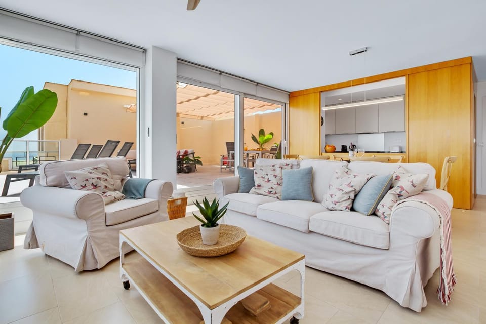 Kitchen or kitchenette, Living room, Seating area