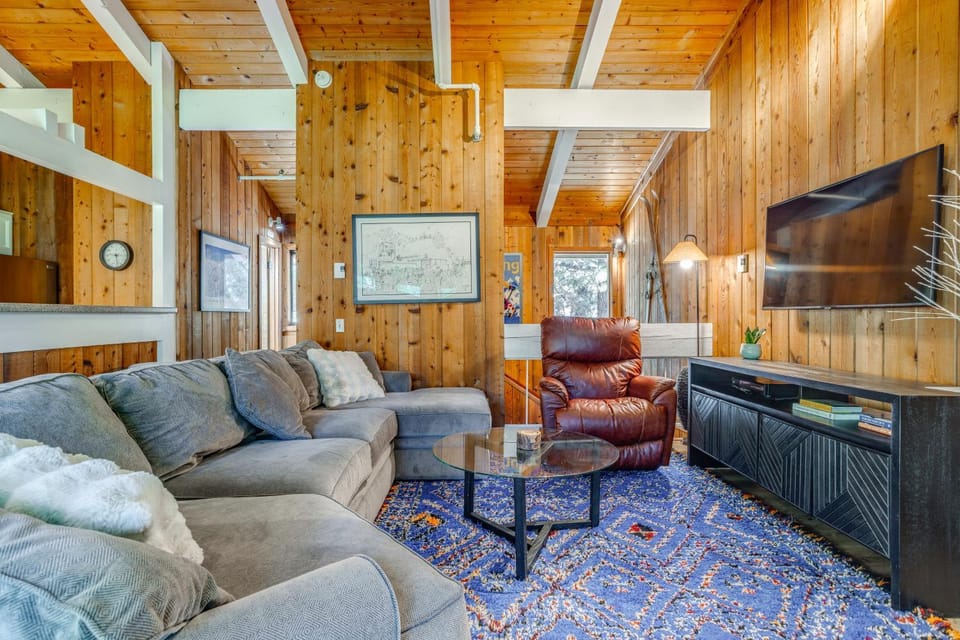 Mammoth Lakes Vacation Rental: 1 Mi to Ski Area! House in Mammoth Lakes