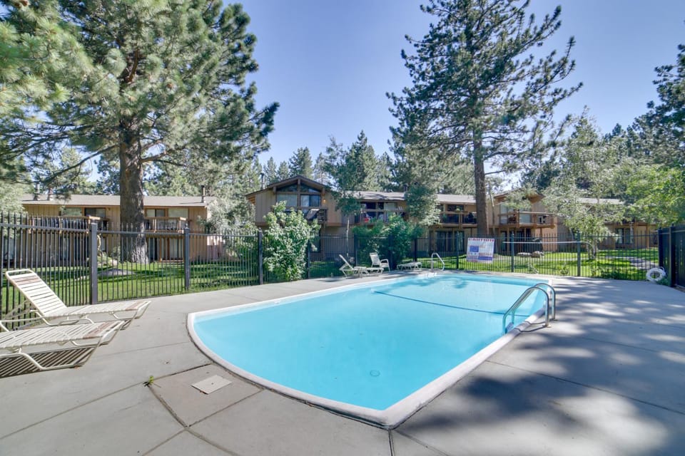 Mammoth Lakes Vacation Rental: 1 Mi to Ski Area! House in Mammoth Lakes