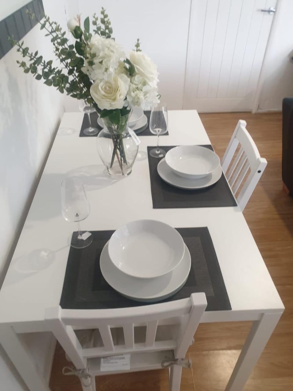 A&S properties, no guest fees, with drive and near city centre Apartment in Wolverhampton