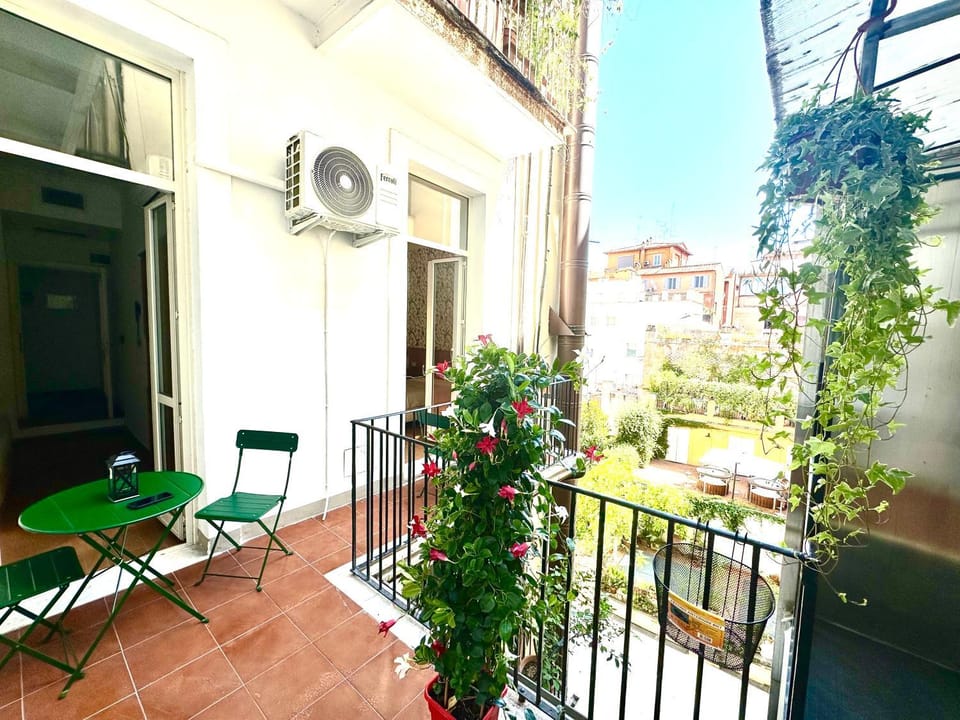 Trevi Romantic Alcova Bed and Breakfast in Rome