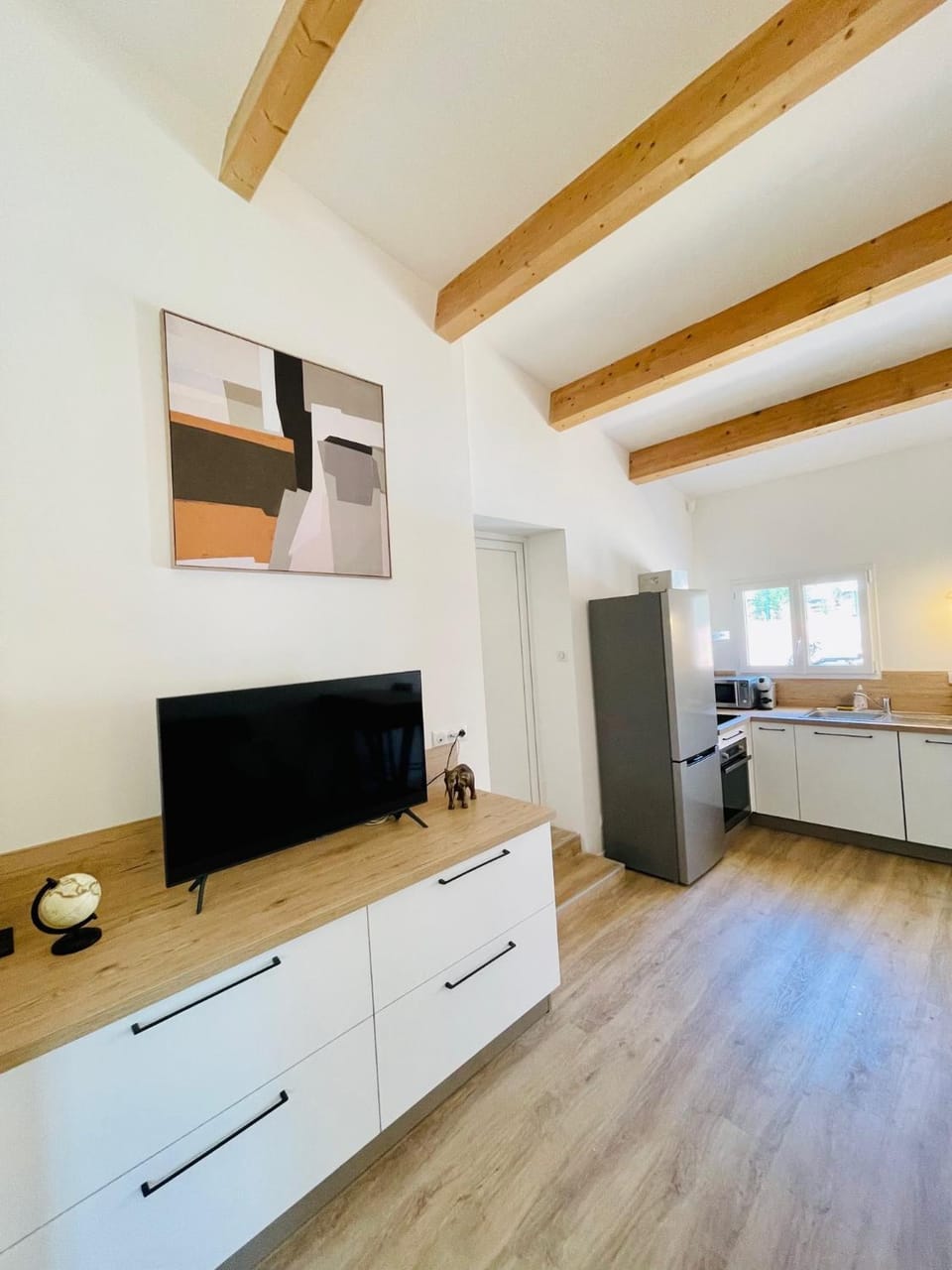 TV and multimedia, Kitchen or kitchenette, minibar, pet friendly, stove