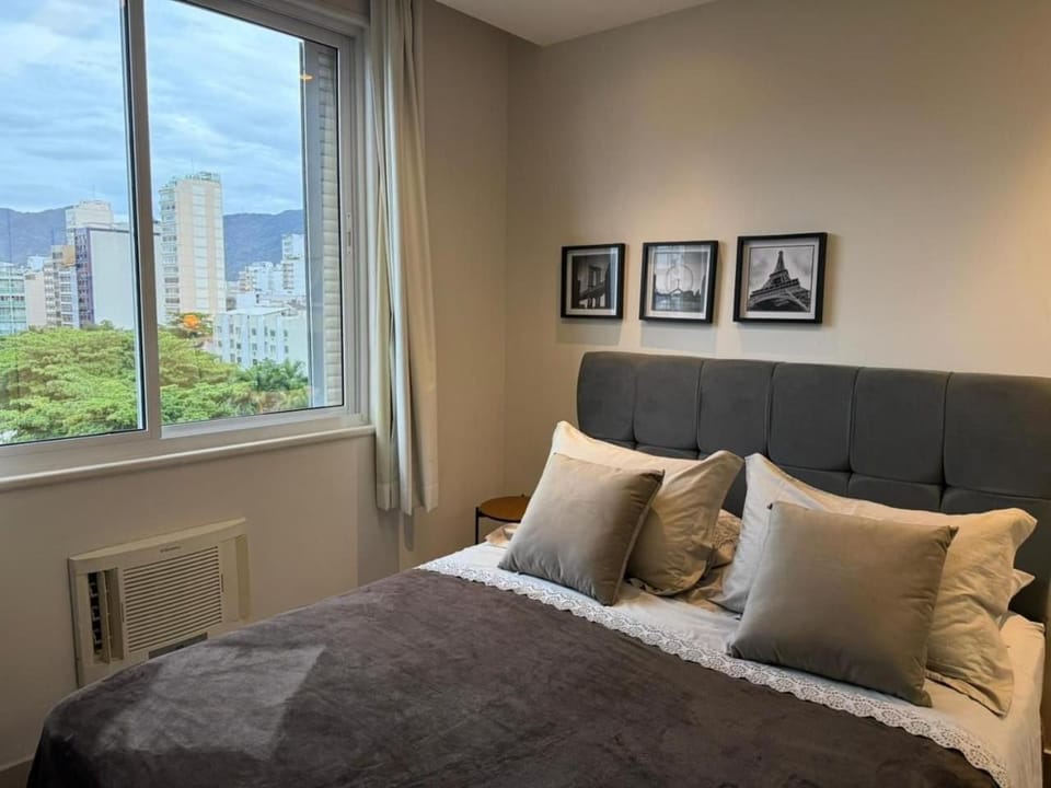 Three suites just steps from the beach Apartment in Rio de Janeiro