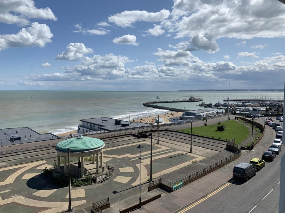 Property building, Beach, Sea view, Location