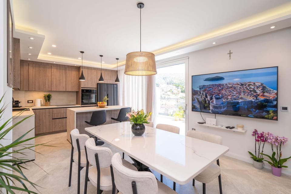Communal lounge/ TV room, Dining area
