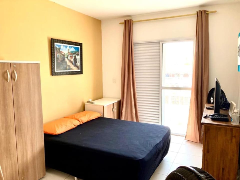 Bed, TV and multimedia, wardrobe